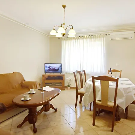 Spacious Ground-floor Flat In * Umag