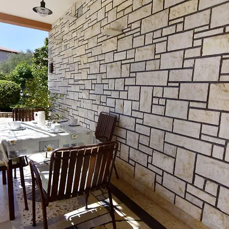 Spacious Ground-floor Flat In Appartamento *