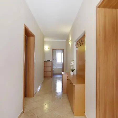 Appartamento Spacious Ground-floor Flat In