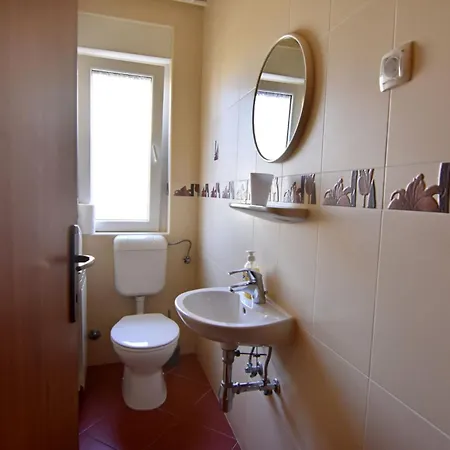 Spacious Ground-floor Flat In Appartamento