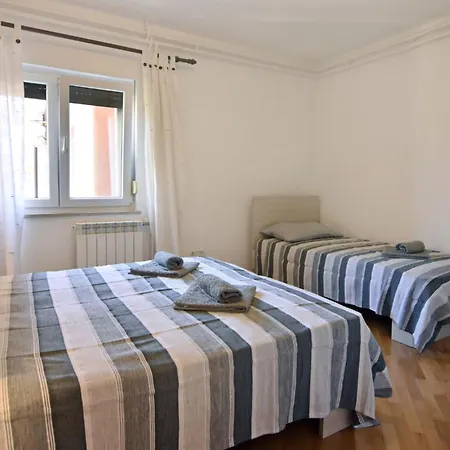 Spacious Ground-floor Flat In Appartement *