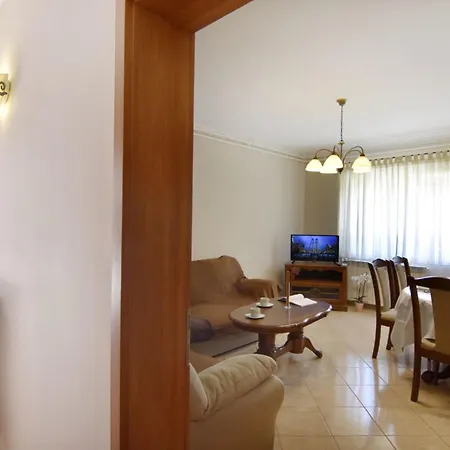 Spacious Ground-floor Flat In Appartamento