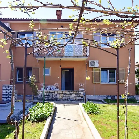 Appartement Spacious Ground-floor Flat In *